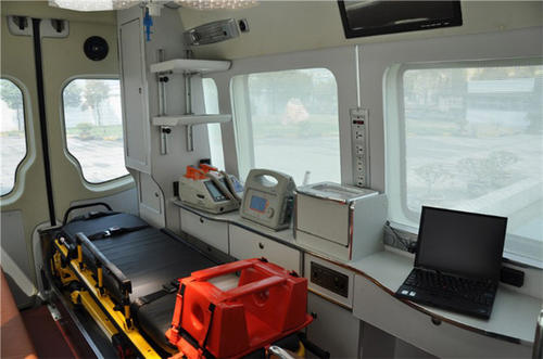 额敏县救护车内部